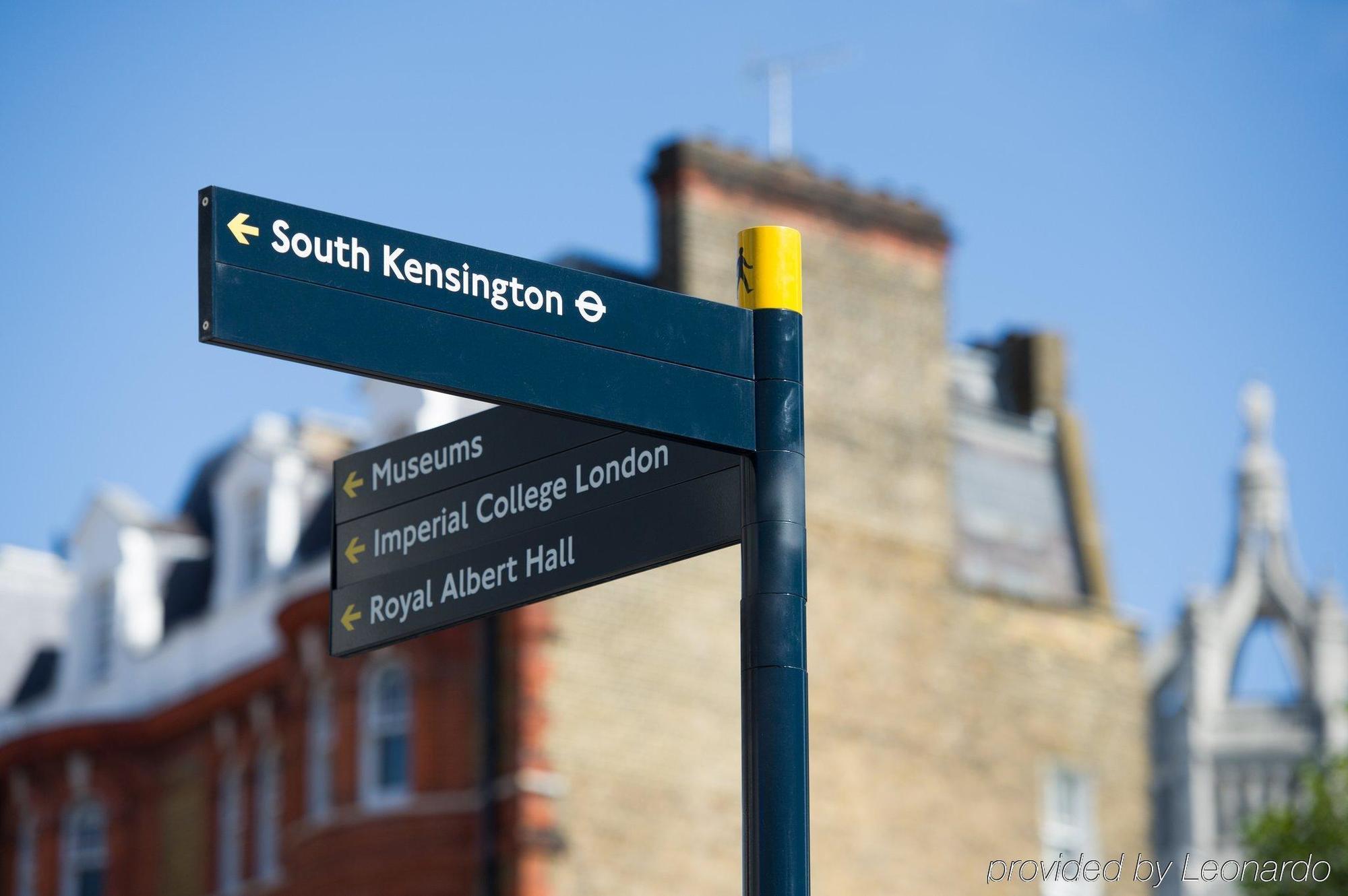 The Ampersand Hotel - Small Luxury Hotels Of The World Лондон Екстериор снимка Street signpost in London
