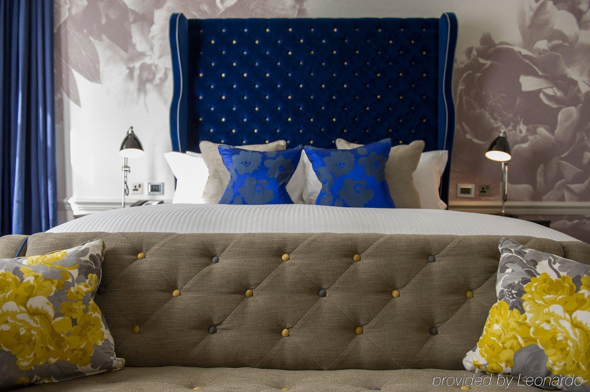 The Ampersand Hotel - Small Luxury Hotels Of The World Лондон Стая снимка A bed with a tufted headboard