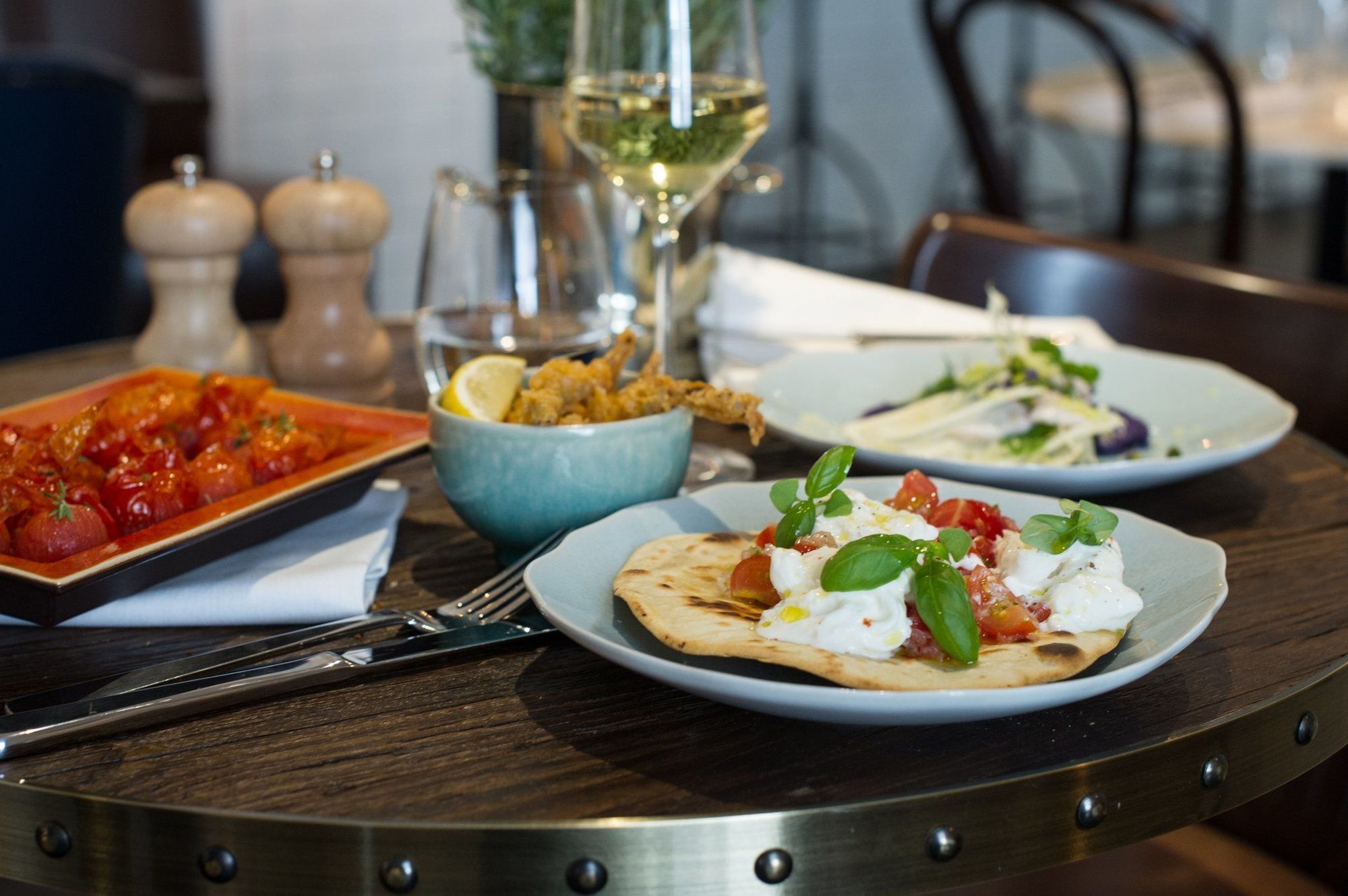 The Ampersand Hotel - Small Luxury Hotels Of The World Лондон Ресторант снимка A selection of starters at the restaurant