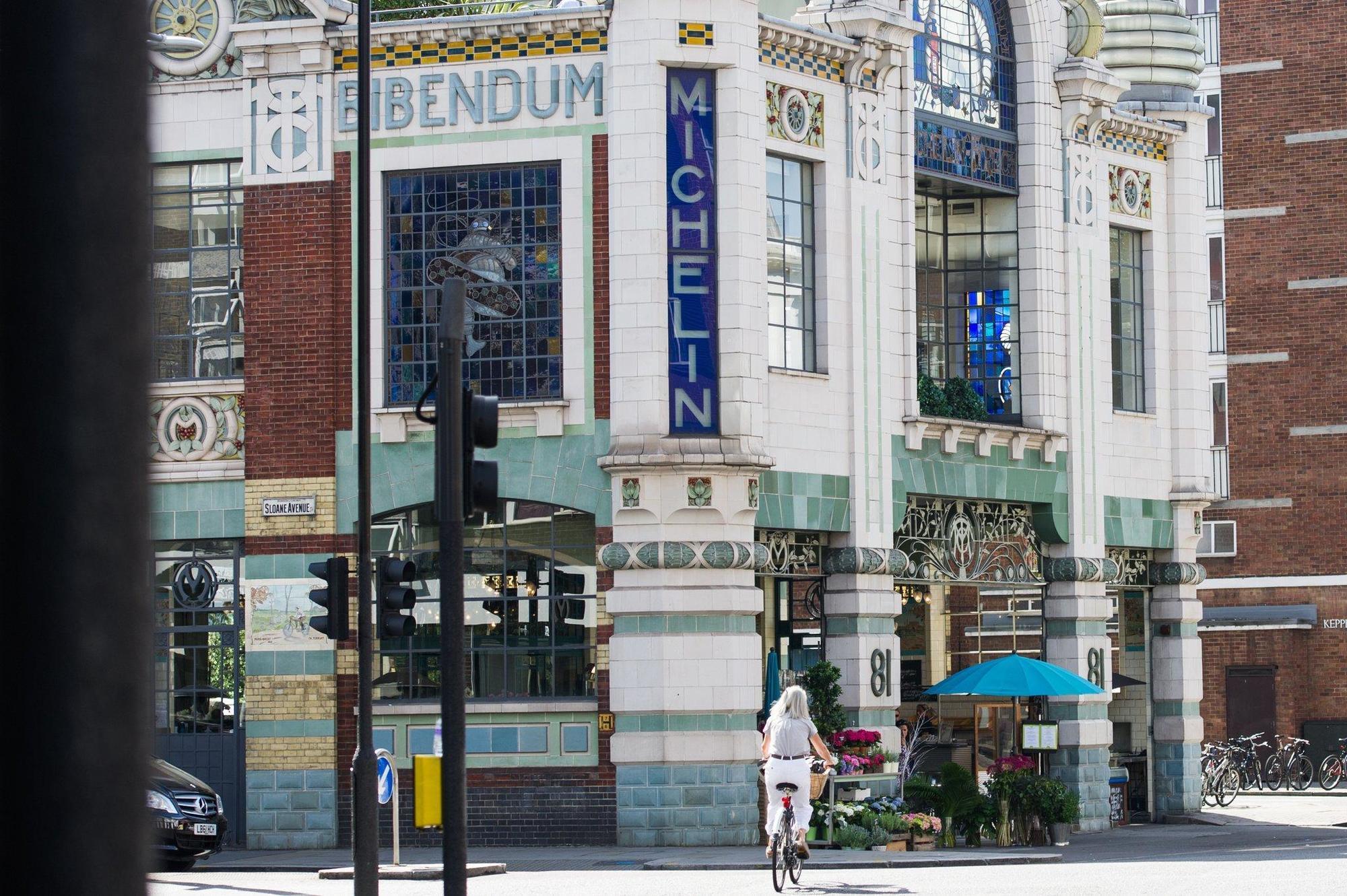 The Ampersand Hotel - Small Luxury Hotels Of The World Лондон Екстериор снимка The former Wyndham's Theatre, now the Zoopla headquarters